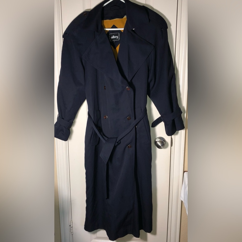 Nordstrom’s Gallery Lined Trench Coat Vintage, Size 8, Like New, mostly stored